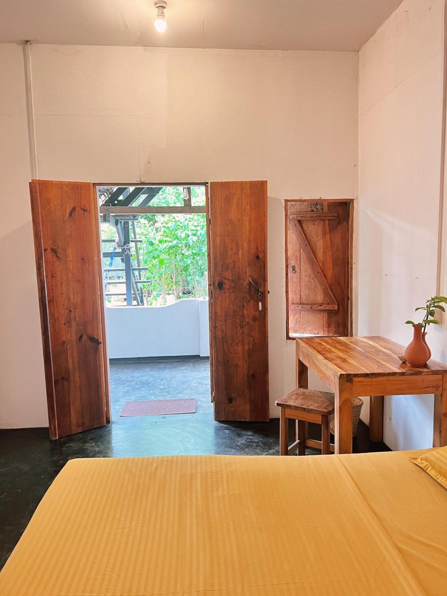 Wave Hunters Hostel Arugam Bay Bagian luar foto