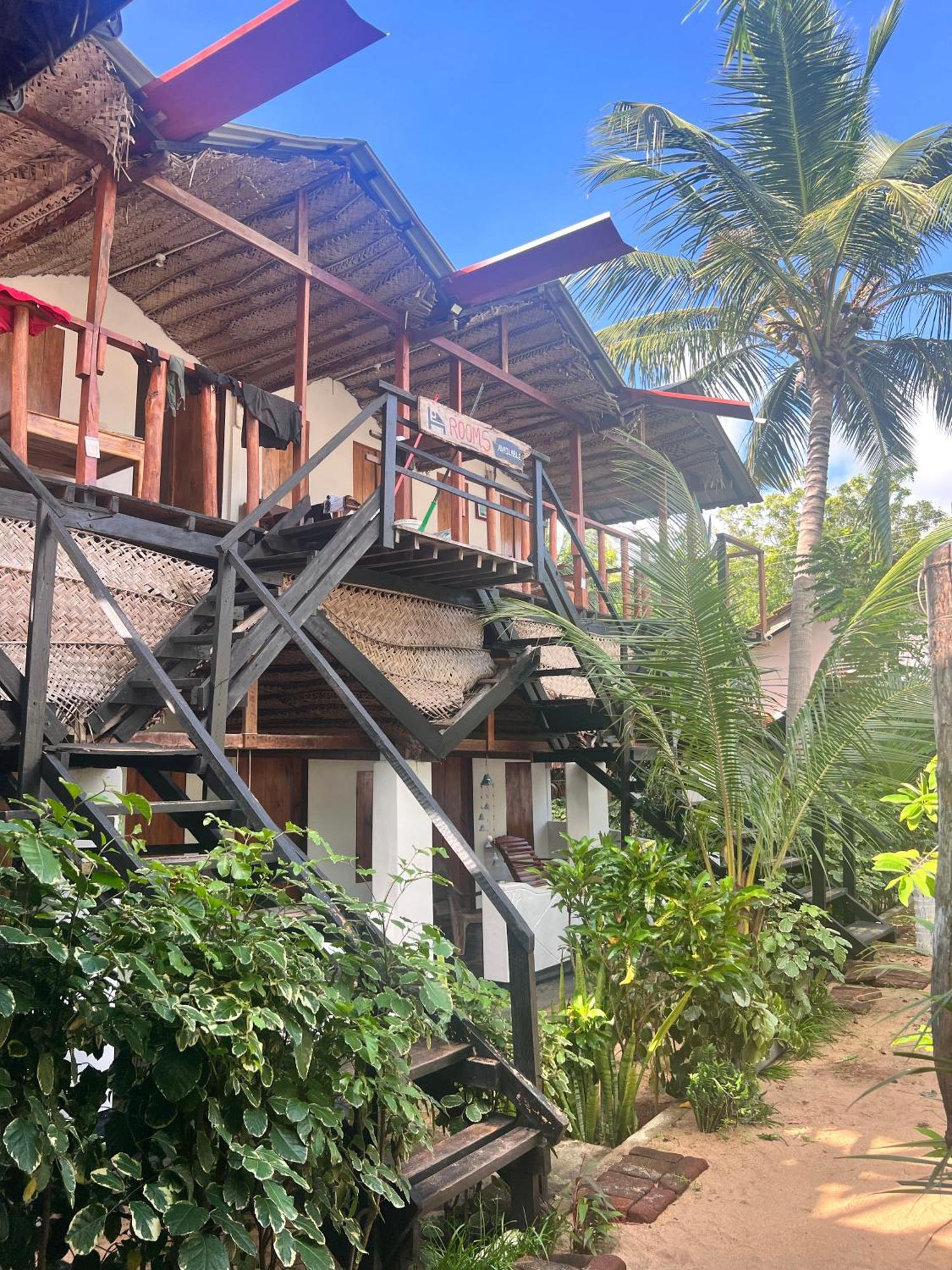 Wave Hunters Hostel Arugam Bay Bagian luar foto