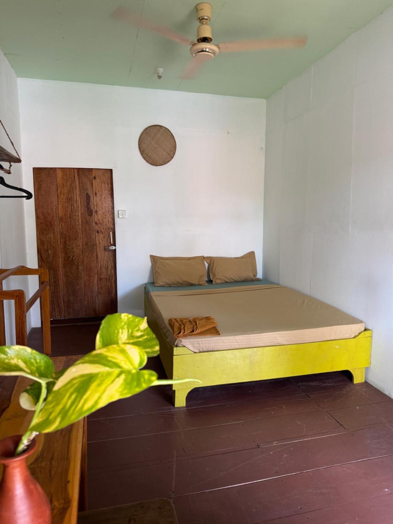 Wave Hunters Hostel Arugam Bay Bagian luar foto